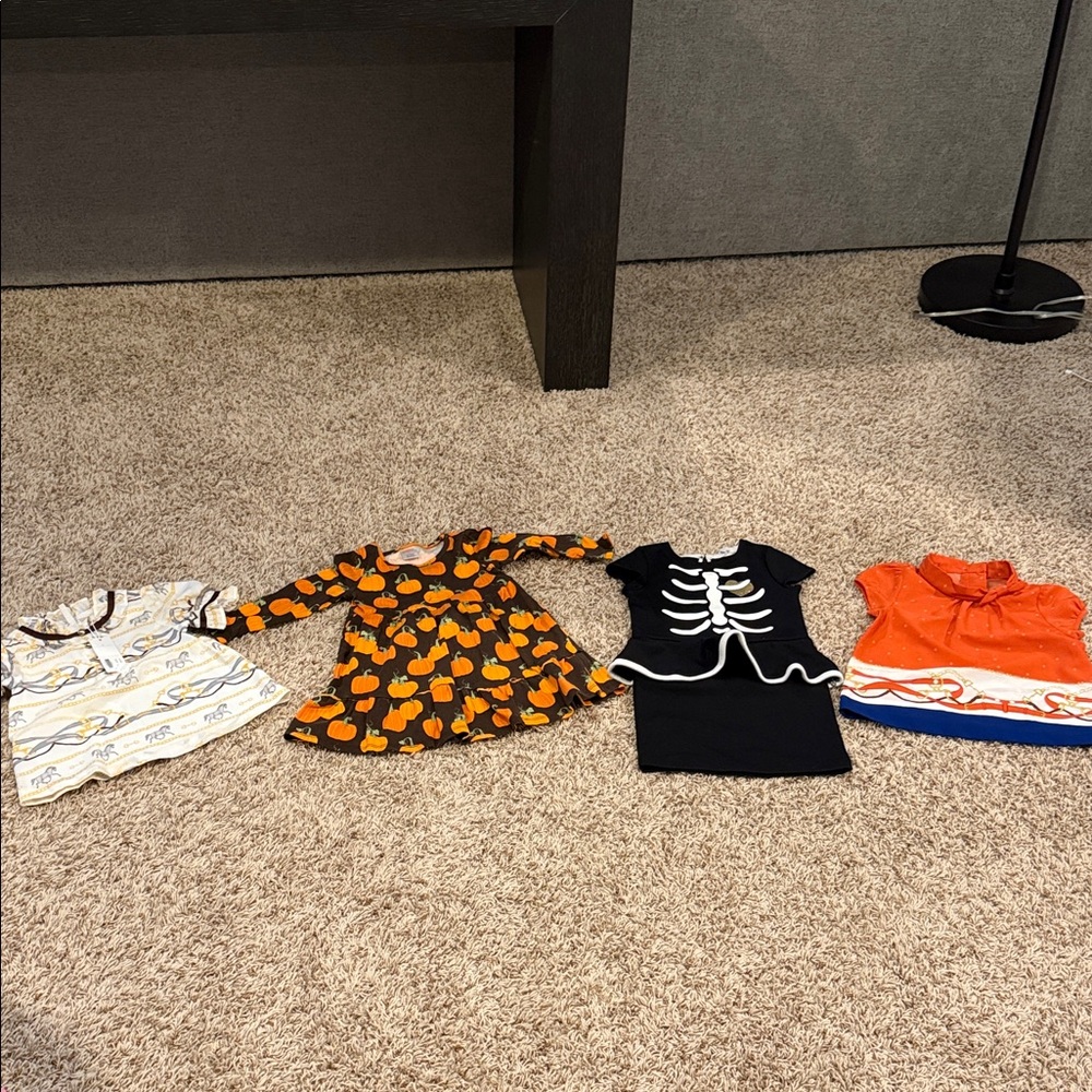 Size 2T Fall Halloween Thanksgiving outfits like new/new